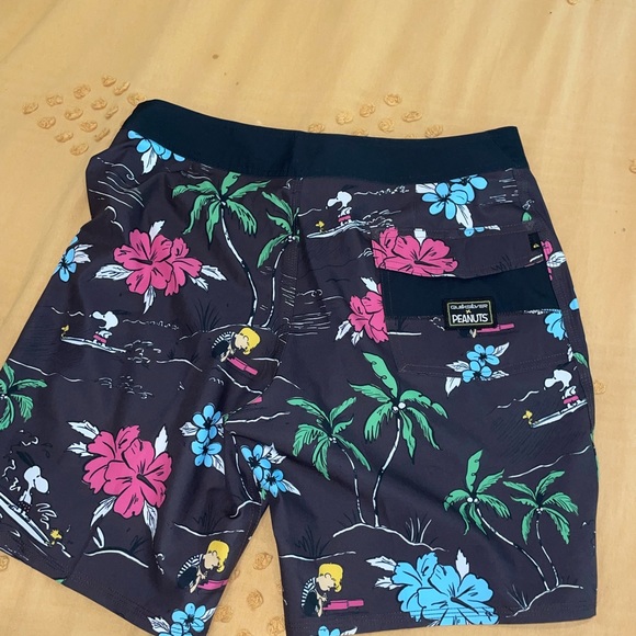 Quicksilver board shorts - Picture 2 of 4